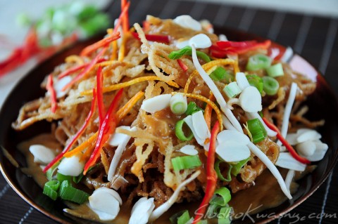 mee-korb tajskie noodle na chrupko
